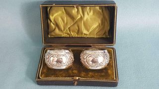 First - Rate Cased Pair H/m Sterling Silver Repoussé Napkin Rings Sheff 1905 51g