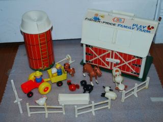Vintage Fisher Price Little People Play Family Farm Barn 915 Mooo