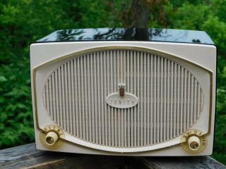 Vintage 1959 Zenith B513 - Y Tube Am Radio Plastic Case Model Radio Great