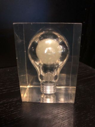 Vintage Lucite Pop Art Encased Glow In The Dark Light Bulb Paperweight 2