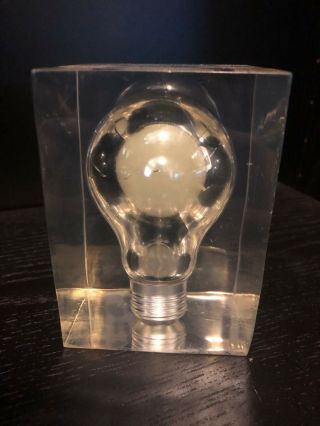 Vintage Lucite Pop Art Encased Glow In The Dark Light Bulb Paperweight 4