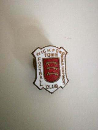 Vintage Enamel Wickford Town Football Supporters Badge Button Hole Attachment.
