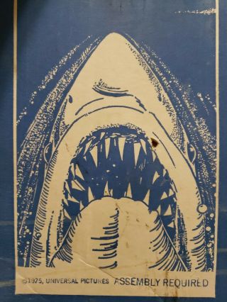 vintage 1975 the game of jaws.  By ideal.  Universal pictures.  Complete. 6