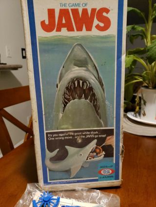 vintage 1975 the game of jaws.  By ideal.  Universal pictures.  Complete. 7