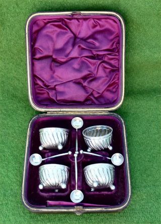Cased Set Of 4 Small Victorian Solid Silver Open Salts & Spoons From 1882 1.  8ozt