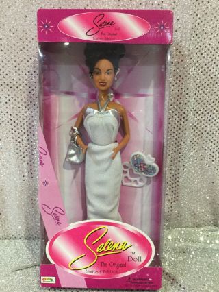 Selena Quintanilla White Grammy Dress Doll Limited Edition 1997
