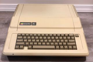  Apple 2e Iie Computer,  Very,  Loaded With Many Cards - Rare
