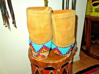 VERY EXCEPTIONAL VINTAGE SAN CARLOS APACHE BEADED & STUDDED SUNRISE MOCCASINS 2