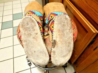 VERY EXCEPTIONAL VINTAGE SAN CARLOS APACHE BEADED & STUDDED SUNRISE MOCCASINS 3