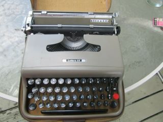 Vintage Olivetti Lettera 22 Portable Typewriter Gray In Case One Owner 2
