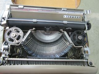 Vintage Olivetti Lettera 22 Portable Typewriter Gray In Case One Owner 3