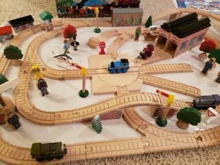 Thomas wooden Railway Rare Magic Railroad 100 Piece Movie Set Please Read 4