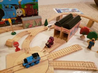 Thomas wooden Railway Rare Magic Railroad 100 Piece Movie Set Please Read 8