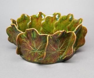 Vintage Pat Young Hand Crafted Green Ceramic Geranium Leaf Pottery Bowl 7.  5 "