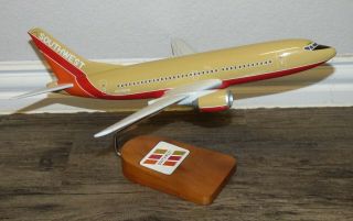 Vintage Southwest Airlines 737 - 3h4 Airplane Desk Model