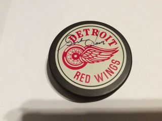 Gordie Howe 9 Signed Vintage Detroit Red Wings Puck