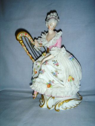 PRETTY VINTAGE CAPODIMONTE PORCELAIN SEATED LACE LADY FIGURINE PLAYING GOLD HARP 2