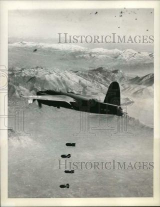 1944 Press Photo American Martin B - 26 Drops Bombs On Bridges In Ceprano,  Italy