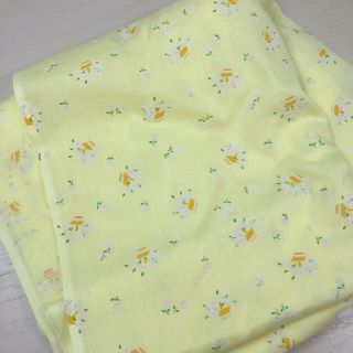 Vintage Flocked Flower Basket Yellow Fabric 100”x44” Over 2.  5 Yards Floral Daisy