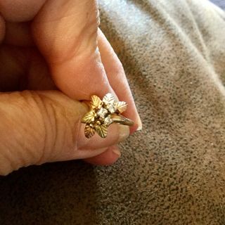 Vintage 10K Black Hills Gold 3 Diamond Ring Size 5.  5 Natural Diamonds 9