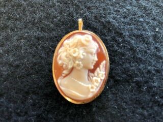 Vintage 18k Yellow Gold Carved Shell Cameo Brooch/pendant 5.  1 Grams
