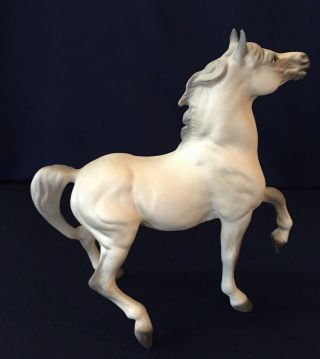Vtg.  Hagen - Renaker DW Ceramic ' Turning Arab ' Arabian Horse Figurine.  White, 4