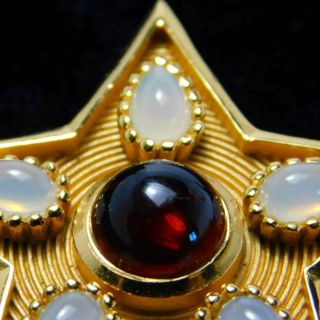 Vintage Crown Trifari Star Brooch Red & Opaque White Jelly Cabochons Trifarium 3