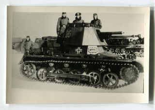 German Wwii Small Size Photo: Wehrmacht Panzer I Light Tank & Its Crew,  Agfa