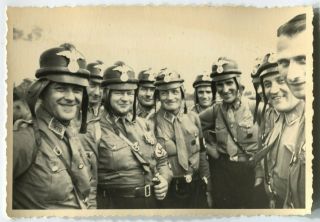 German Wwii Archive Photo: Men In Uniforms - Military Parade Participants