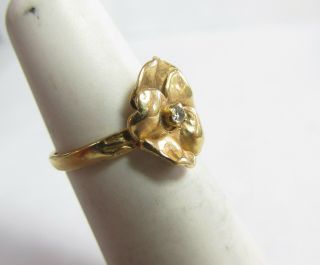 VINTAGE 14K SOLID GOLD HAND MADE RING OF A FLOWER WITH NATURAL DIAMOND 2