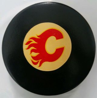 CALGARY FLAMES VINTAGE VICEROY MADE IN CANADA NHL APPROVED OFFICIAL GAME PUCK 2