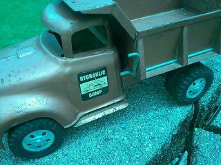 Vintage 1957 tonka toys hydraulic dump truck. 4