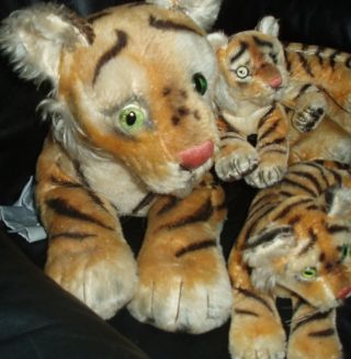 STEIFF RARE VINTAGE LARGE BENGAL TIGER (OVER 2FT LONG) WITH CUBS 4