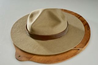 1964 Vintage Obsolete Official Stetson Brand Rcmp Police Hat W/holder