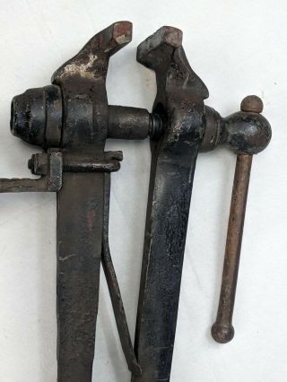 Vintage Colombian Post Vise No.  10 - cleveland Blacksmith Leg 3