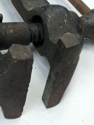 Vintage Colombian Post Vise No.  10 - cleveland Blacksmith Leg 9