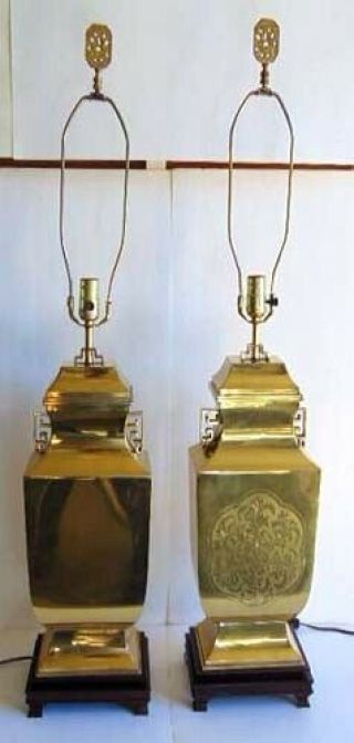 PAIR VINTAGE ASIAN ORIENTAL INSPIRED BRASS TABLE LAMPS ETCHED MEDALLION 2