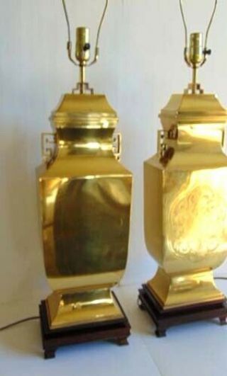 PAIR VINTAGE ASIAN ORIENTAL INSPIRED BRASS TABLE LAMPS ETCHED MEDALLION 3