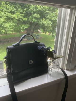 Vintage Coach 9870 Court Bag - Black Leather Shoulder Crossbody Handbag