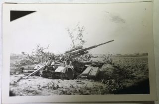 WW2 Photo German 88 mm Anti Tank Gun Abandoned Destroyed GI Snap Shot 2