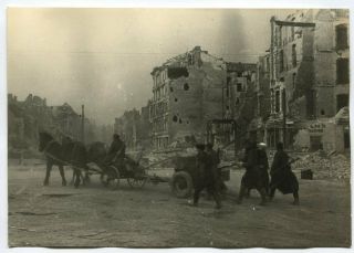 Wwii Large Size Press Photo: Russian Artillery Unit On Ruined Berlin Street 1945