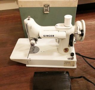 Rare White Singer 221k Featherweight Sewing Machine W/ Green Case