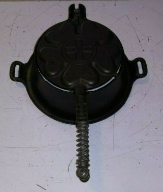 Old Vintage Antique Griswold Heart Star Waffle Iron No.  18 Cast Iron Base 88