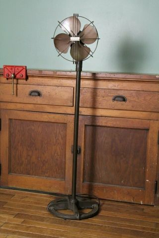 Vintage Westinghouse Pacemaker Floor Fan Oscillating Cast Iron Base 47 1/2 " Tall