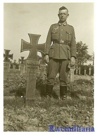 Somber Wehrmacht Soldier Posed By Kia Unteroffiziers Grave In Field