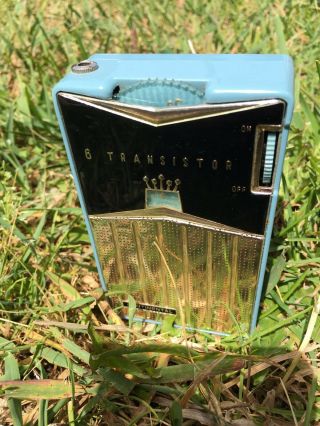 Vintage 1962 Continental Tr - 682 6 Transistor Radio In Rare Teal.  No Cracks