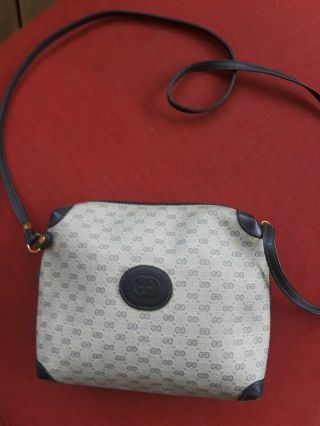 Vintage Gucci Handbag Crossbody,  From The 1980s.  Very Cute❤