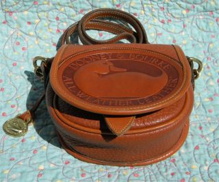 Vintage Dooney and Bourke Big Duck Shoulder Bag Solid British Tan U.  S.  A. 3