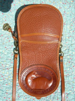 Vintage Dooney and Bourke Big Duck Shoulder Bag Solid British Tan U.  S.  A. 5