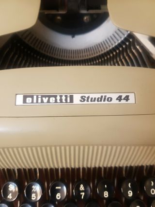 Pristine Vintage Olivetti Made In Italy Studio 44 Portable Typewriter Case Brush 3